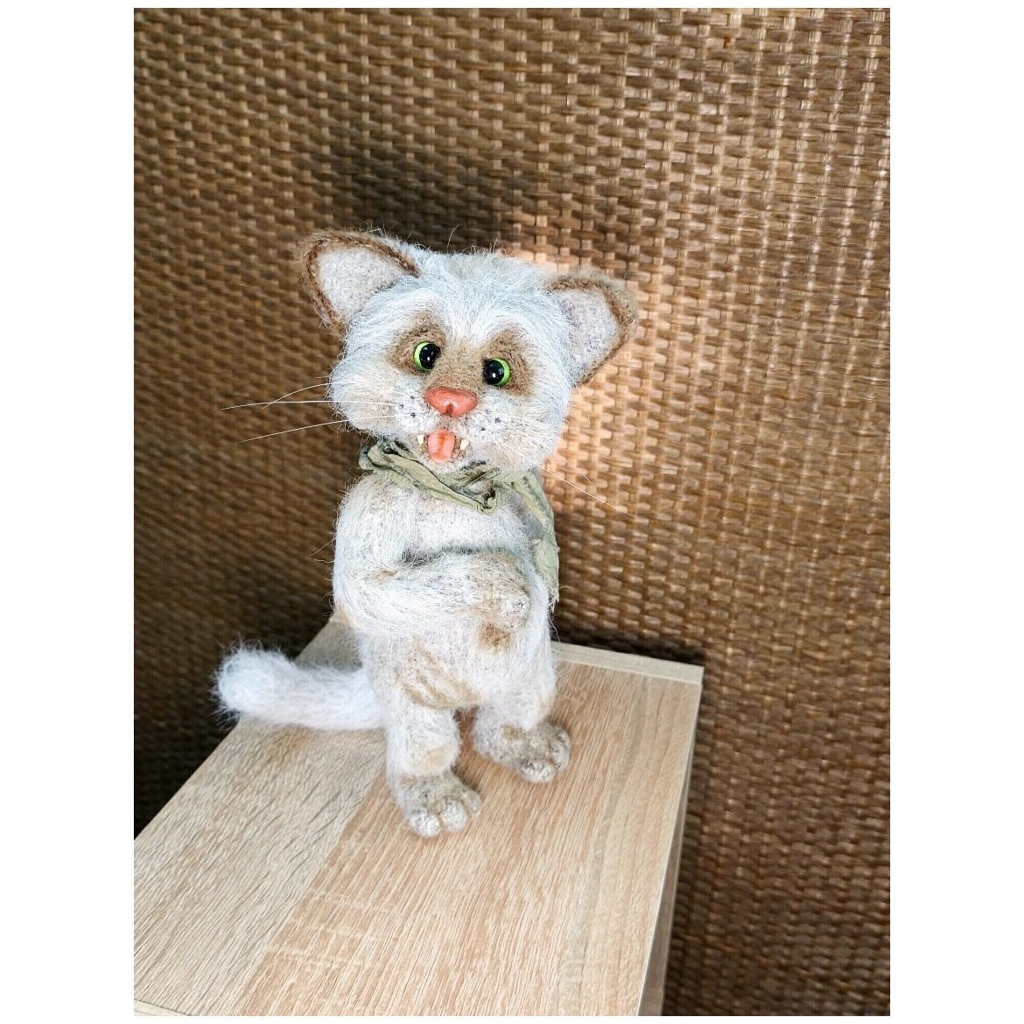 Knitted cat